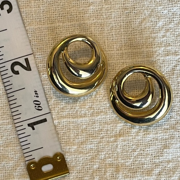 VTG 80’s 90’s Gold Tone Swirl Earrings - Picture 2 of 4